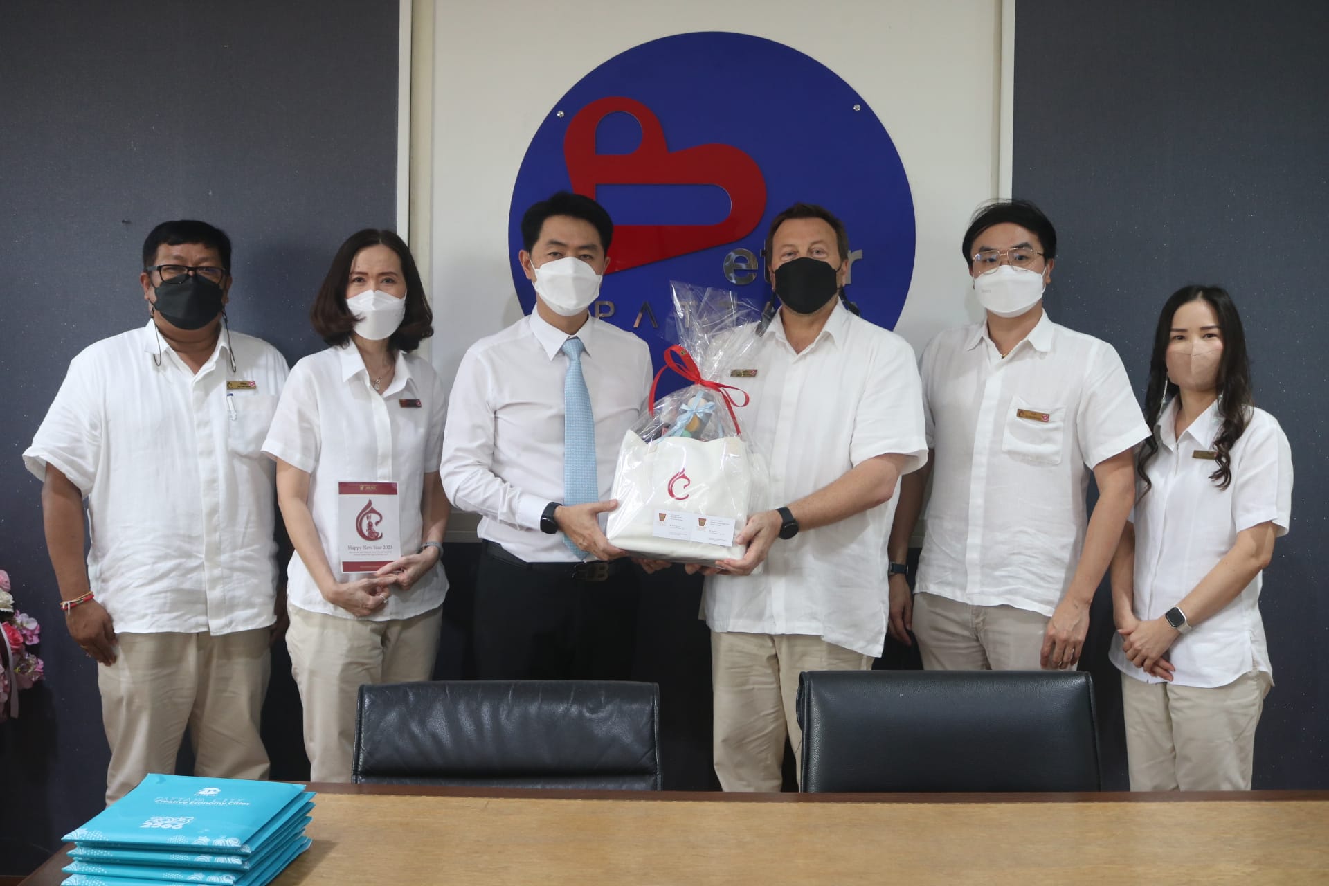 ข่าวประชาสัมพันธ์ - PR News โรงแรมเซ็นทาราแกรนด์มิราจ พัทยา ร่วมอวยพรปีใหม่ 2566 นายกเมืองพัทยา 