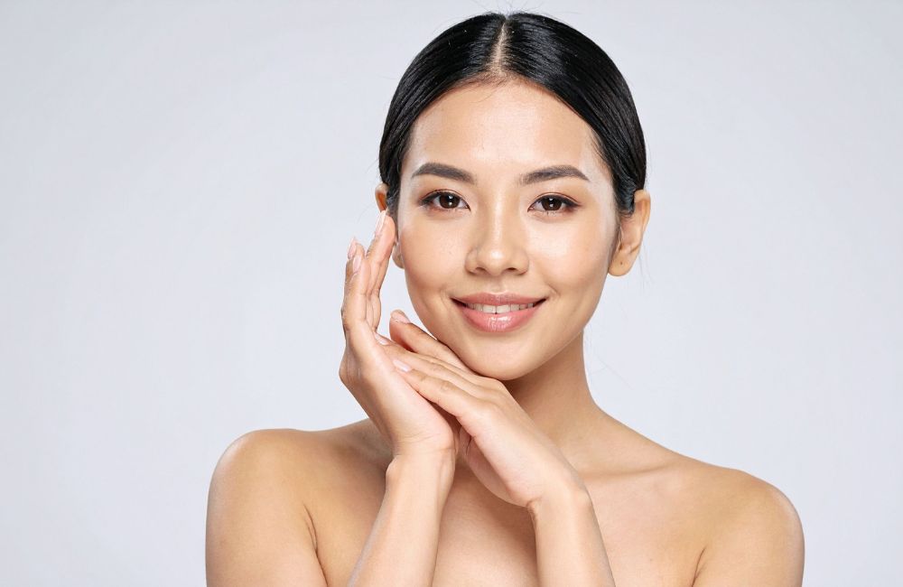 ข่าวความงาม - รีวิวผ่าตัดดึงหน้า คืนความอ่อนเยาว์ให้กรอบหน้าชัดอย่างเป็นธรรมชาติ