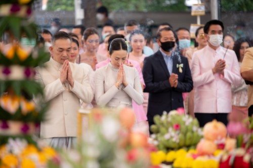 ข่าวเน็ตไอดอล, เซเลบ - พ.อ.สรรพชัยย์ หุวะนันทน์ ผู้บริหาร NT ควงภรรยา โอบอุ้ม จิรัฏฐ์ณิชชา ฉลองวิวาห์เรียบหรู จัดเต็มตามแบบฉบับชาวพุทธ