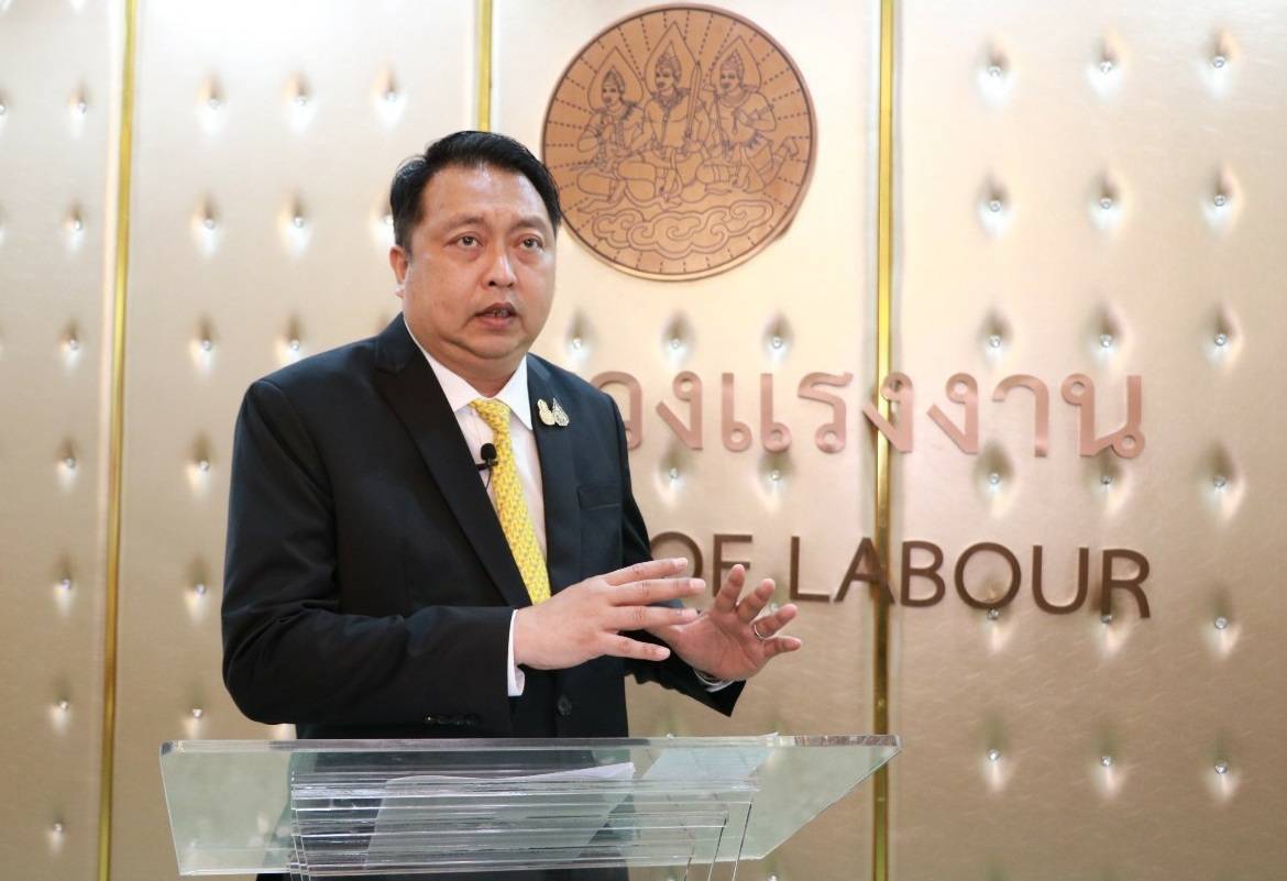 ข่าวราชการ, รัฐวิสาหกิจ - รมว.แรงงาน สั่งการเร่งช่วยเหลือเยียวยาพนักงานห้างสรรพสินค้ากลางเมืองโคราช