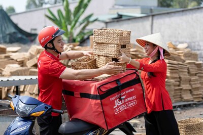 ข่าวไลฟ์สไตล์ - เจแอนด์ที เอ็กซ์เพรส เวียดนาม ช่วยหมู่บ้านงานฝีมือโปรโมทสินค้าให้ไปไกลกว่าเดิม