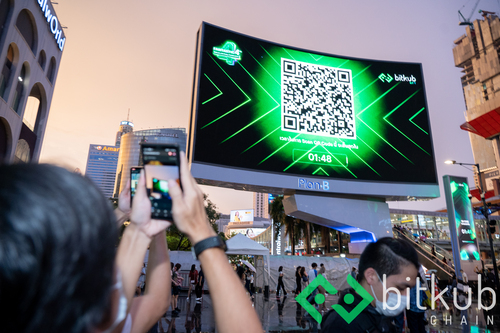 ข่าวการเงิน - Money News Bitkub NFT กลับมาสร้างปรากฏการณ์อีกครั้ง กับ Bitkub Fantastic 4th Airdrop Phenomenon กิจกรรมฉลองครบรอบ Bitkub ปีที่ 4?แจก NFT กว่า 30,000 ชิ้น ผ่านจอยักษ์ใจกลางเมือง ที่ทุกคนสามารถสแกนรับกันได้ง่าย ๆ 