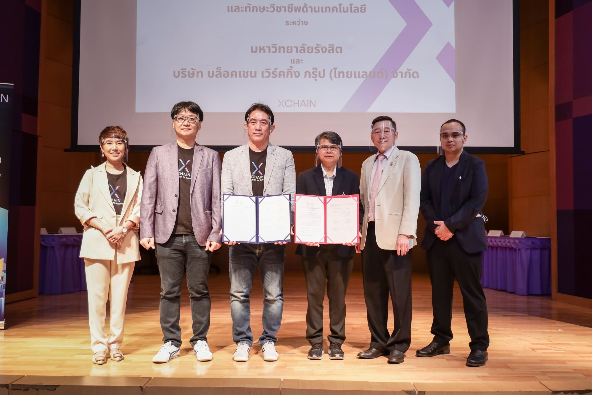 ข่าวไอที - มหาวิทยาลัยรังสิตเดินหน้าสู่ Digital University จับมือ TBWG ลงนามสร้างเครือข่ายความร่วมมือพัฒนาความรู้ และทักษะเทคโนโลยี มุ่งผลักดันนักศึกษาพัฒนานวัตกรรมบล็อกเชน แซนด์บ็อกซ์บน xCHAIN