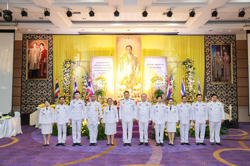 ข่าวราชการ, รัฐวิสาหกิจ - รมว.แรงงาน นำผู้บริหาร ข้าราชการกระทรวงแรงงาน น้อมรำลึกในพระมหากรุณาธิคุณในหลวงรัชกาลที่ 9 เนื่องในวันคล้ายวันพระบรมราชสมภพ วันชาติ และวันพ่อแห่งชาติ5 ธันวาคม 2565