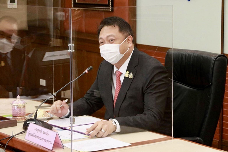 ข่าวราชการ, รัฐวิสาหกิจ - รมว.เฮ้ง ไม่ทอดทิ้งลูกจ้างบอดี้แฟชั่น ส่งนิติกรช่วยดำเนินการฟ้องคดีแพ่ง ทุนทรัพย์กว่า 62 ล้านบาท