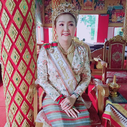 ข่าวบันเทิง - นางงาม เอมมี่โกะ ขวัญใจสื่อ ในงานบุญใหญ่ สวยหวานมาก