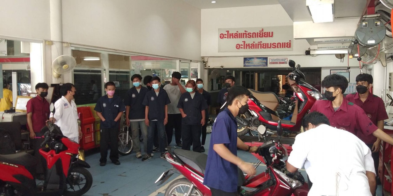 ข่าวราชการ, รัฐวิสาหกิจ - สำนักงานพัฒนาฝีมือแรงงานกาญจนบุรี นำผู้รับการฝึก โครงการเพิ่มทักษะด้านอาชีพแก่นักเรียนที่ไม่ได้เรียนต่อหลังจบการศึกษาภาคบังคับ ศึกษาดูงาน 