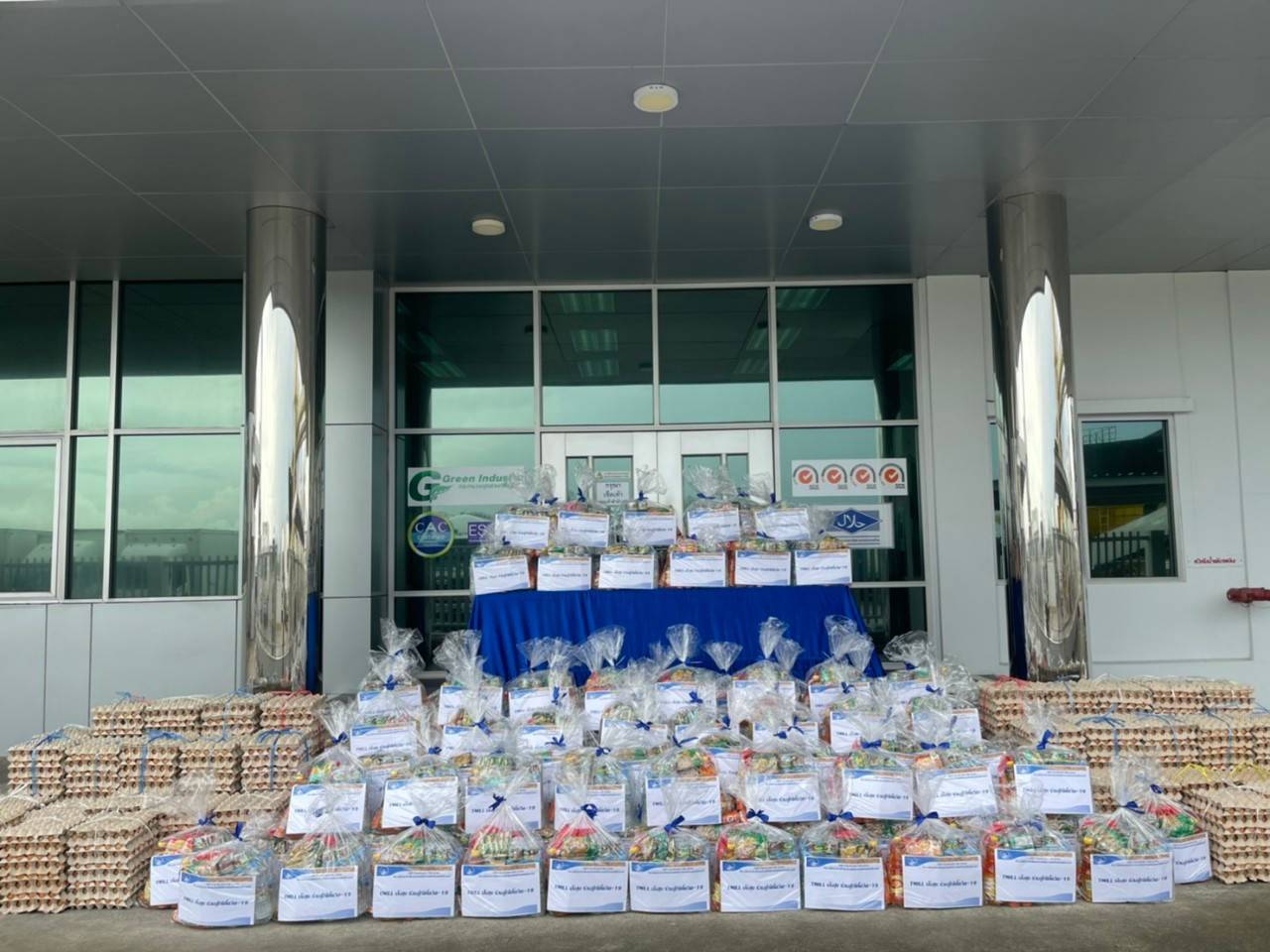 ข่าวธุรกิจ, สังคม - TMILL ปันสุข ร่วมสู้ภัยโควิด-19 มอบถุงยังชีพให้ชุมชนวัดสำโรงใต้