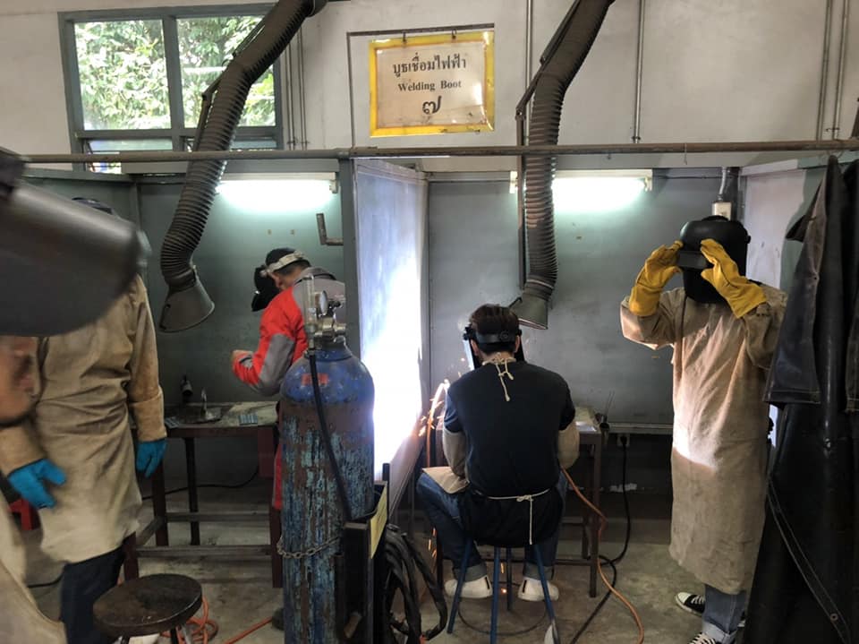 ข่าวประชาสัมพันธ์ - PR News สนพ.สกลนคร จัดฝึกอบรมการเชื่อมอาร์กโลหะด้วยมือชิ้นงานต่อฟิลเล็ทตามมาตรฐานสากล