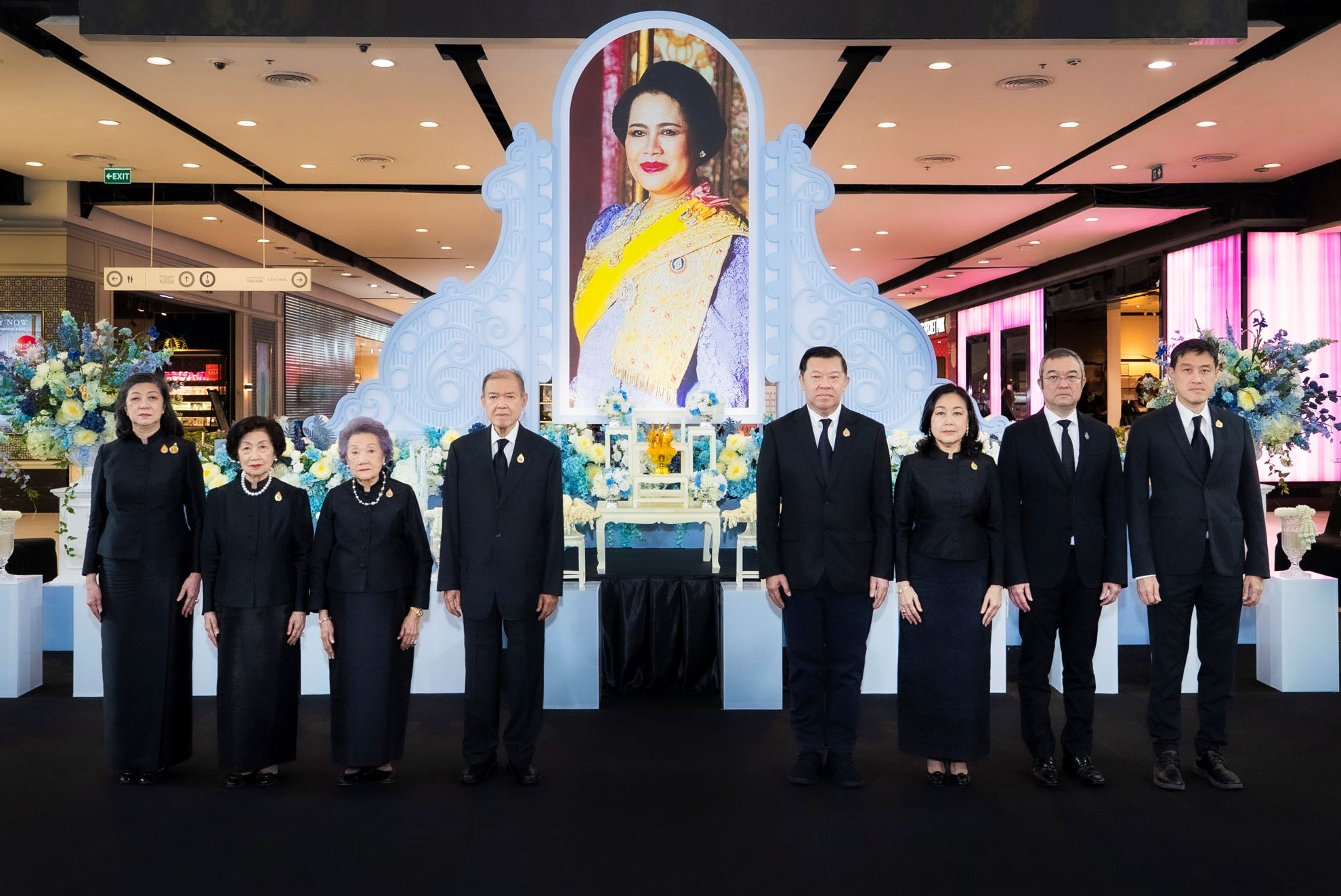 ถวายความอาลัย สมเด็จพระพันปีหลวง - กลุ่มเซ็นทรัลและบริษัทในเครือ ร่วมถวายความอาลัย “สมเด็จพระพันปีหลวง” น้อมรำลึกในพระมหากรุณาธิคุณอันหาที่สุดมิได้