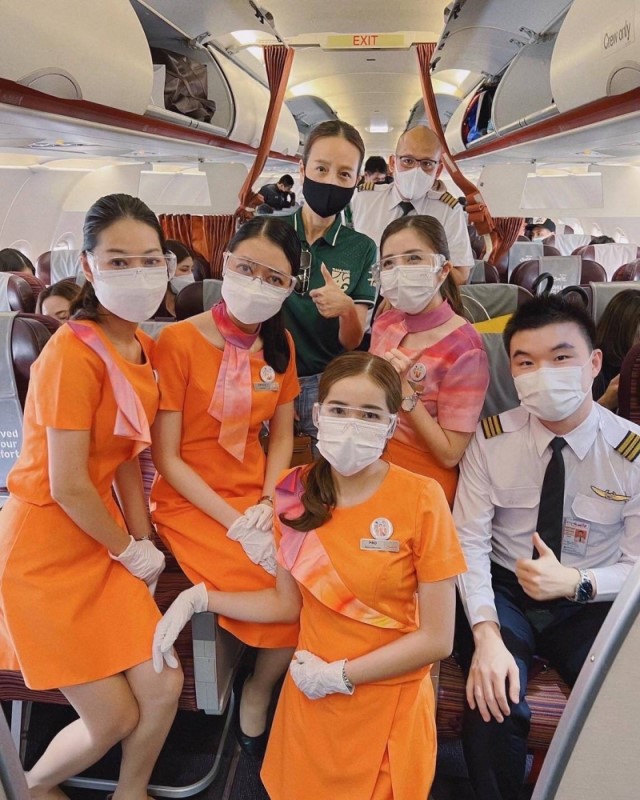 ข่าวธุรกิจ, สังคม - สายการบินไทยสมายล์ให้การต้อนรับนักฟุตบอลทีมชาติไทยชุด AFF Suzuki Cup 2020