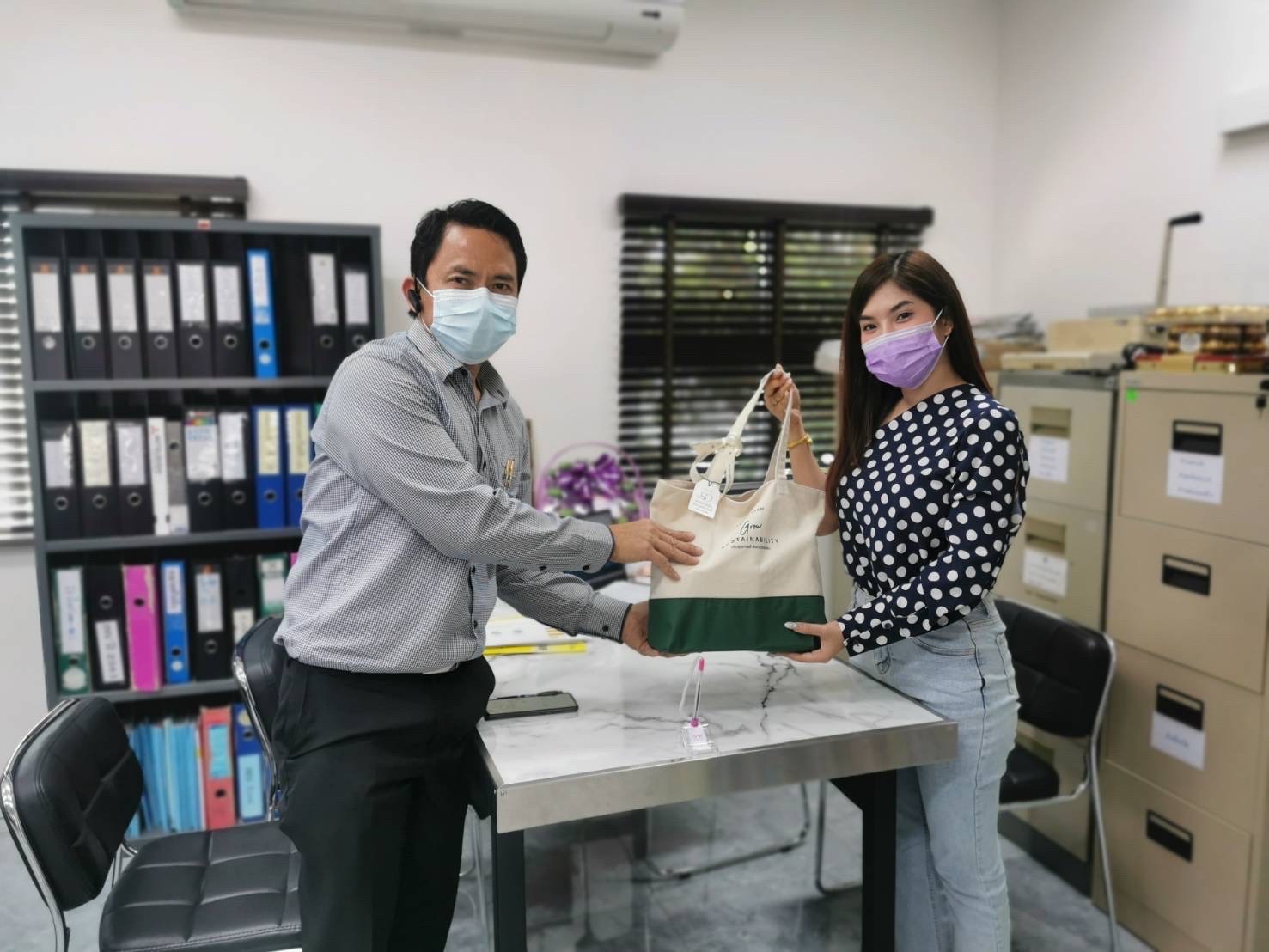 ข่าวธุรกิจ, สังคม - ทีม YellowPages ยกขบวนส่งความสุขในเทศกาลปีใหม่และตรุษจีน 2564