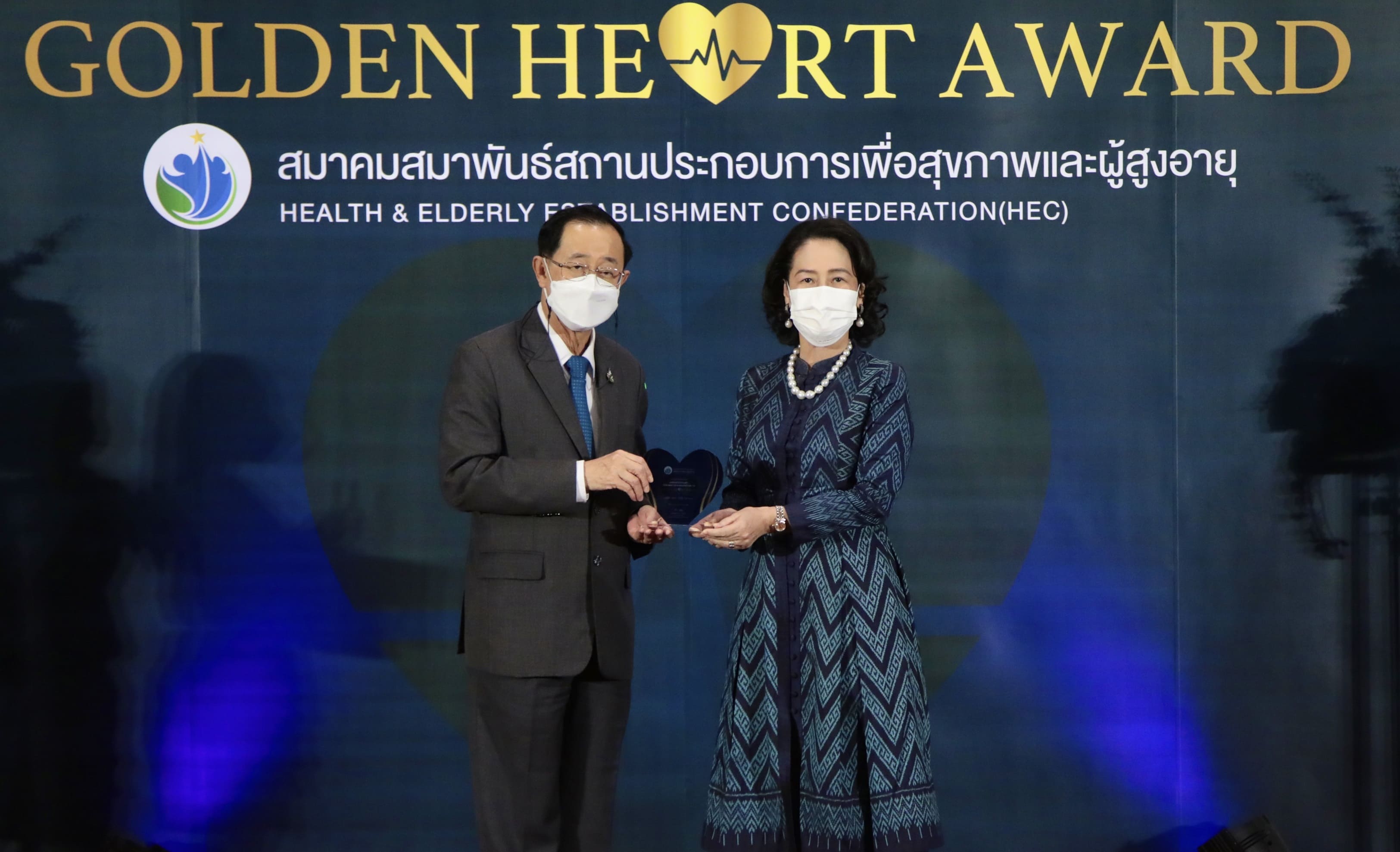 ข่าวธุรกิจ, สังคม - ปตท. รับรางวัล ?องค์กรหัวใจทองคำ? เชิดชูผลงานสาธารณประโยชน์ ช่วยเหลือสังคมสู้ภัยโควิด-19 