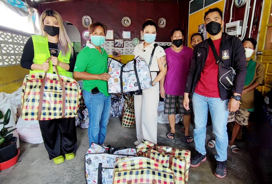 ข่าวธุรกิจ, สังคม - WCG DIAMOND มอบถุงยังชีพให้กับผู้ด้อยโอกาส พร้อมช่วยเหลือผู้ป่วยติดเตียงในชุมชนหลังวัดทุ่งครุ