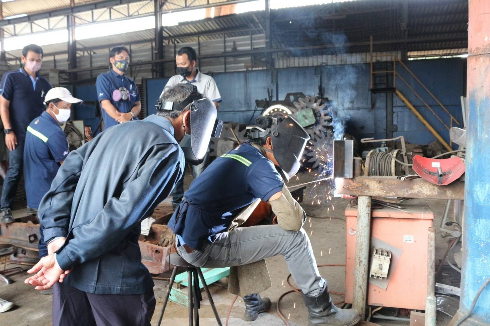 ข่าวราชการ, รัฐวิสาหกิจ - สำนักงานพัฒนาฝีมือแรงงานกาญจนบุรี เปิดฝึกอบรม เพิ่มทักษะกำลังแรงงานในพื้นที่เขตพัฒนาเศรษฐกิจพิเศษ หลักสูตร การเชื่อมอาร์กโลหะด้วยมือ ระดับ 1