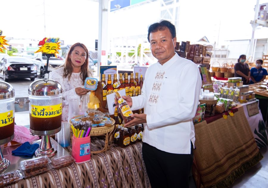 ข่าวไลฟ์สไตล์ - ไทวัสดุ นำร่องเปิดพื้นที่จำหน่ายสินค้า OTOP ผ่านหน้าร้านไทวัสดุ  กระตุ้นรายได้ชุมชน พร้อมส่งสินค้าดีให้ถึงมือผู้บริโภค