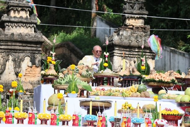 ข่าวท่องเที่ยว - บวงสรวงสิ่งศักดิ์สิทธิ์และทำบุญเมือง 111 ปี เมืองแม่ฮ่องสอน