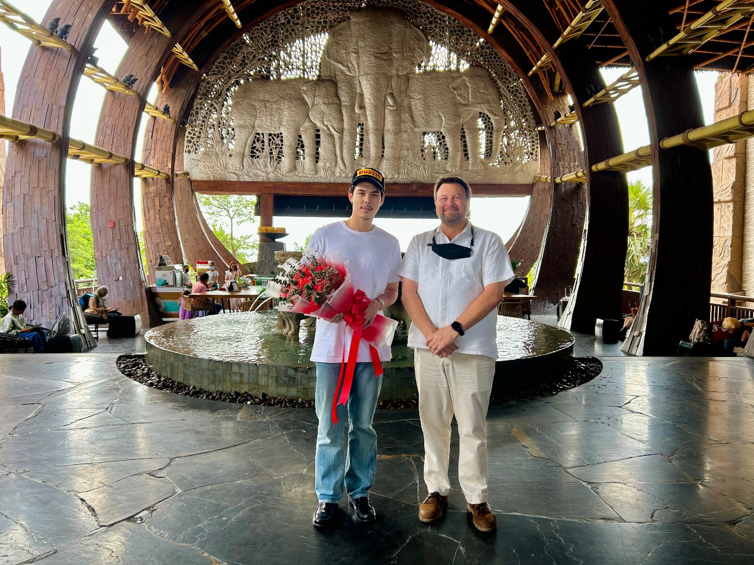 ข่าวนักแสดง, นักร้อง, โมเดล - “พีช” พักผ่อนที่ เซ็นทาราแกรนด์มิราจ พัทยา 