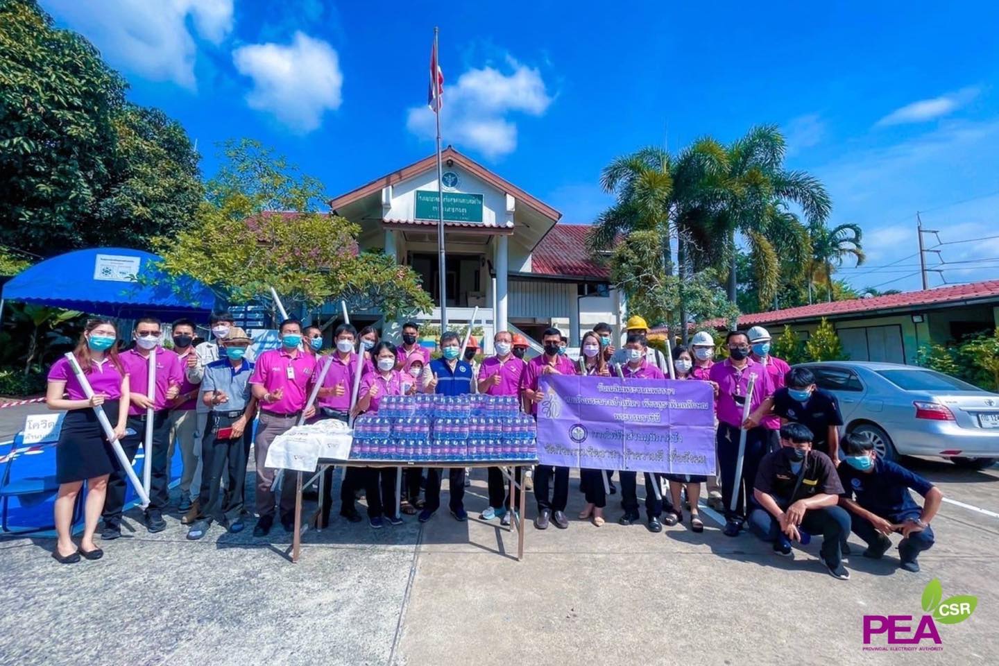 ข่าวราชการ, รัฐวิสาหกิจ - PEA ตรวจสอบระบบไฟฟ้าและเปลี่ยนหลอดไฟฟ้าที่ชำรุด พร้อมมอบน้ำดื่มและถุงผ้าให้กับโรงพยาบาลส่งเสริมสุขภาพตำบลบ่อวิน อำเภอศรีราชา จังหวัดชลบุรี