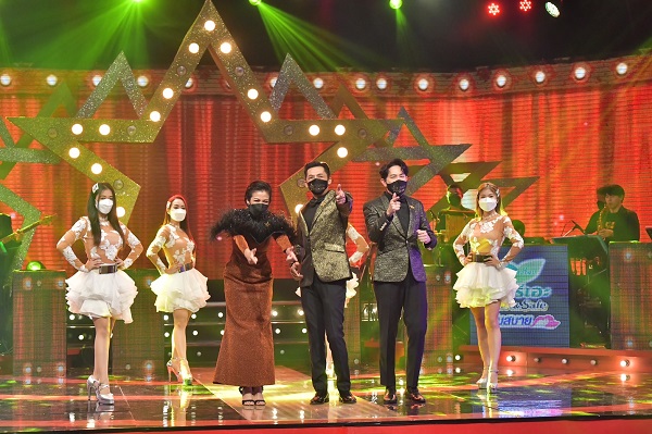 ข่าวนักแสดง, นักร้อง, โมเดล - ลำบากใจ! ครูชลธี คนนั้นก็ดี คนนี้ก็ใช่ แซกส์ ท้าชน พีพี แชมป์จะอยู่หรือไป