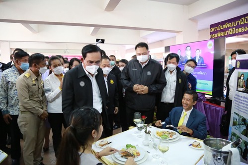 ข่าวราชการ, รัฐวิสาหกิจ - รมว.สุชาติ ร่วมคณะนายก ลุยยกระดับทักษะอาชีวะ สู่แรงงาน หนุนท่องเที่ยวภูเก็ตหลังเปิดประเทศเต็มรูปแบบ