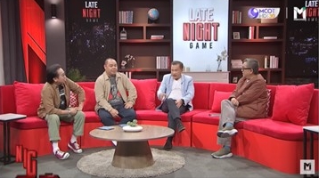 ข่าวบันเทิง - โค้ชเตี้ย เปิดใจเล่าจุดพลิกผันชีวิตวงการบอล!! กลางรายการ LATE NIGHT GAME