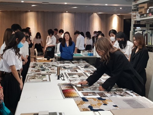 ข่าวกิจกรรม - ศรินรัตน์ กมลรัตนพิบูล แห่ง dwp  จัดงาน dwp Open House 2023 เปิดโอกาสให้นักศึกษา เข้ามาร่วมสัมผัส ค้นหาไอเดียใหม่ ๆ ในสายงานที่สนใจ 