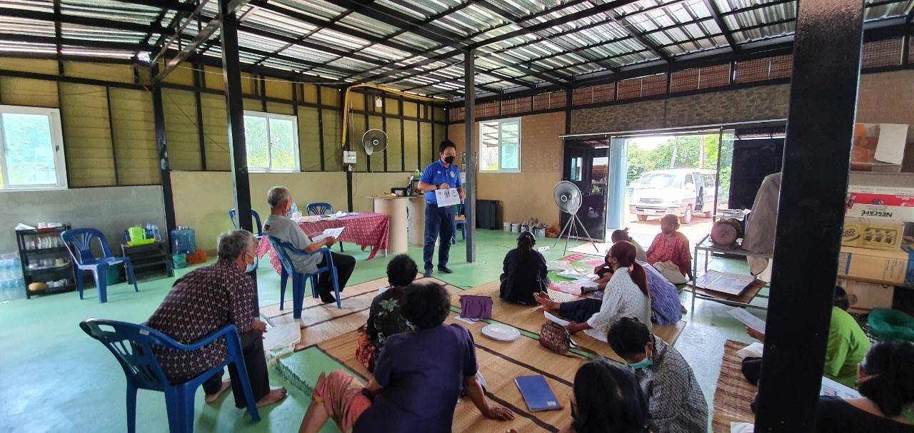 ข่าวราชการ, รัฐวิสาหกิจ - สนพ.สกลนคร เข้าให้คำปรึกษา (ครั้งที่ 4) กลุ่มสมุนไพรลูกประคบ บ้านตาลเนิ้ง 