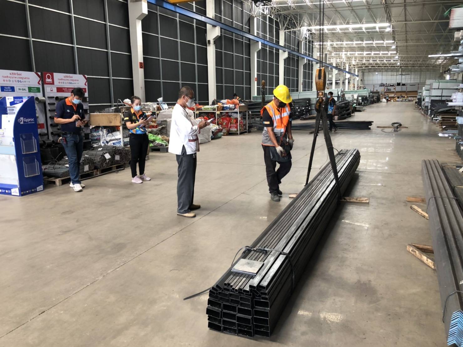 ข่าวราชการ, รัฐวิสาหกิจ - สนพ.สกลนคร เข้าสังเกตการณ์การทดสอบมาตรฐานฝีมือแรงงานของผู้ประกอบอาชีพ สาขาพนักงานควบคุมปั้นจั่นเหนือศรีษะ 