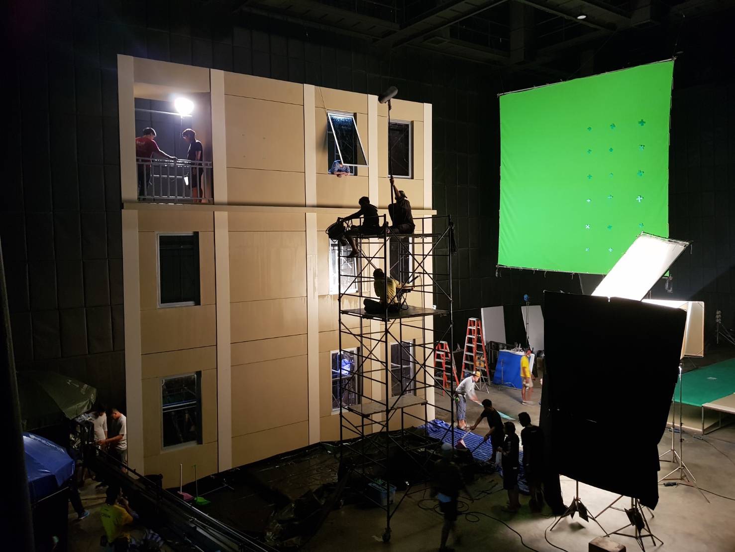 ข่าวงานอีเว้นท์ - 4 เหตุผล ทำไมการถ่าย MV ถึงนิยมถ่ายทำกันภายในสตูดิโอ ??