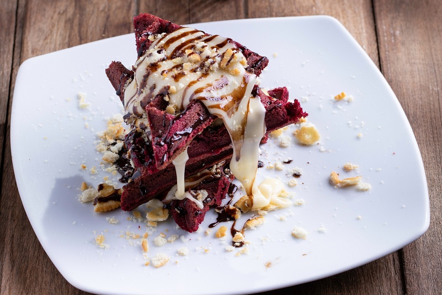ข่าวอาหาร, เครื่องดื่ม - Enjoy the winter months with ?S?More Red Velvet Christmas Waffle? Get a Free Gift from Yuletide Lucky Draw at Caf? Kantary  When You Spend a Minimum of 350 Baht 
