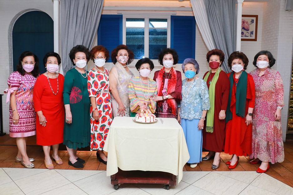 ข่าวธุรกิจ, สังคม - กลุ่มสมาชิก The Elites  เลี้ยงสังสรรค์แสดงความยินดีอวยพรวันเกิดเพื่อนรัก  ณ โรงแรมเซ็นทาราแกรนด์ฯ เซ็นทรัลเวิลด์