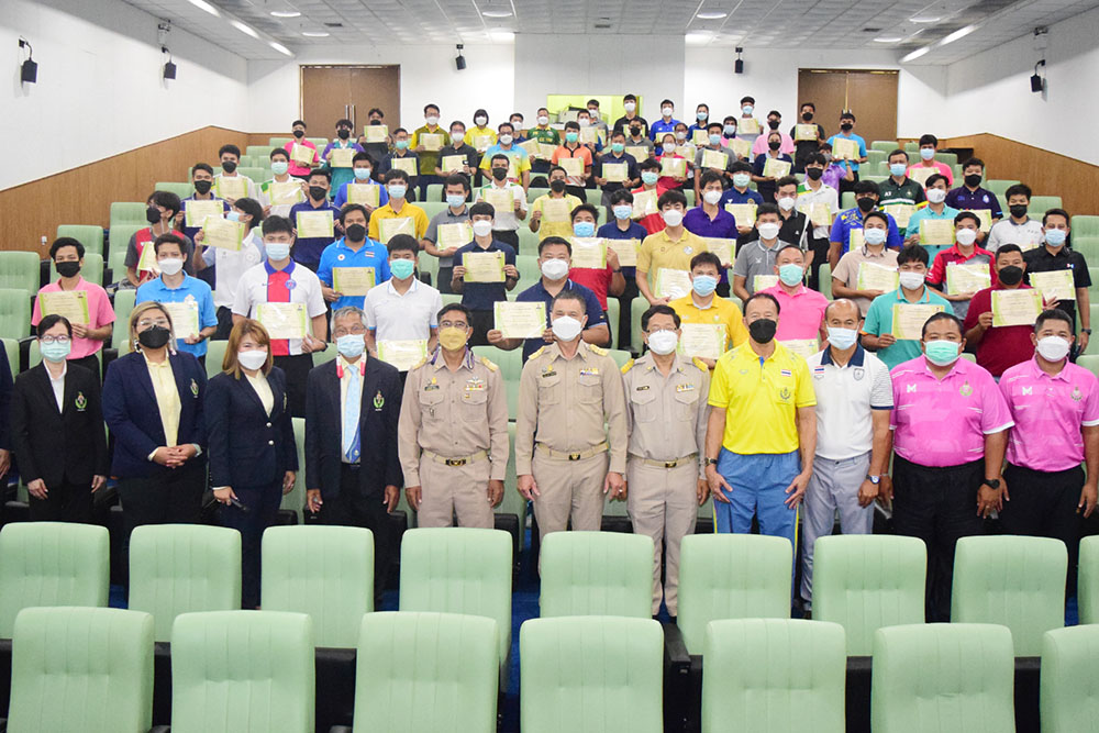 ข่าวสัมมนา - พิธีมอบวุฒิบัตรการอบรมผู้ฝึกสอนฝึกสอนกีฬาฟุตซอล และกรีฑาระดับพื้นฐาน 