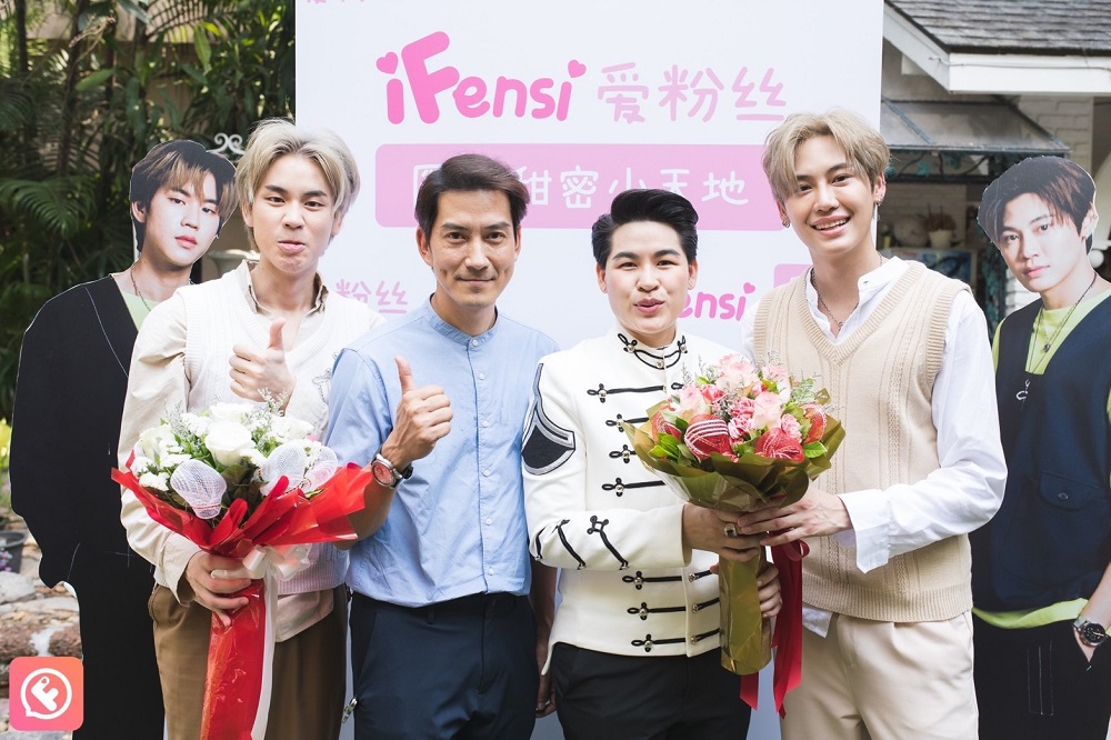 ข่าวบันเทิง - iFensi ปลื้ม 2 หนุ่มคู่จิ้นสุดฮอต บุ๋น-เปรม ร่วม Live Fan Meeting ครั้งแรกหวานมาก  