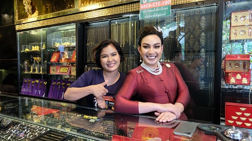 ข่าวบันเทิง - จีจี้ ปีโป้? ฟาดสนั่นทุกประเด็นดราม่า เผยสถิติไลฟ์สดขายทอง 10 ล้านบาทต่อวัน