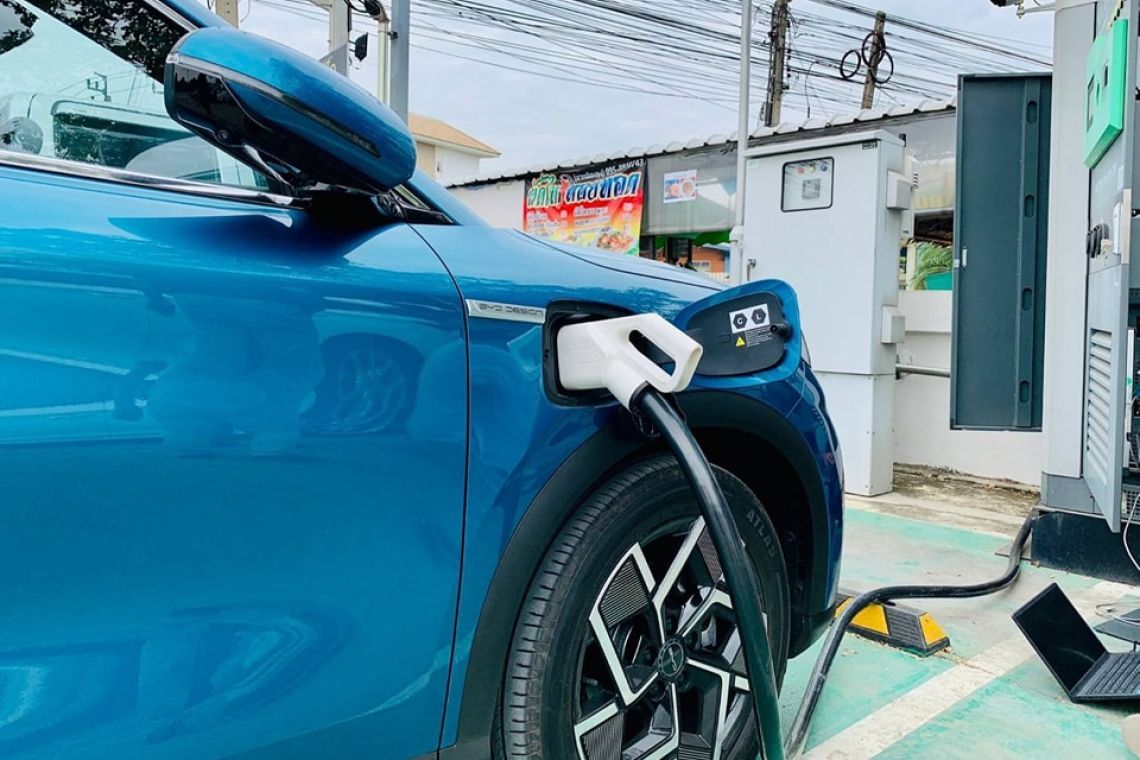ข่าวราชการ, รัฐวิสาหกิจ - เปิดค่าบริการชาร์จ EV ของการไฟฟ้าส่วนภูมิภาค ทั้งช่วง Off Peak และ Peak มีผลแล้ววันนี้ พร้อมอัปเดทสถานีชาร์จ 202 สถานีทั่วประเทศ