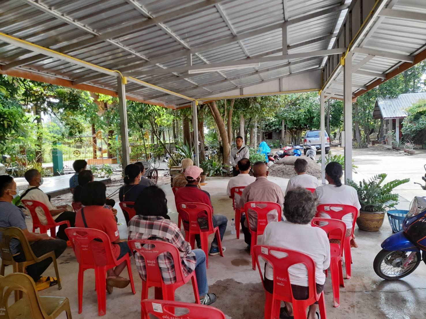 ข่าวราชการ, รัฐวิสาหกิจ - สนพ.สกลนคร ฝึกอบรมช่างปูกระเบื้อง