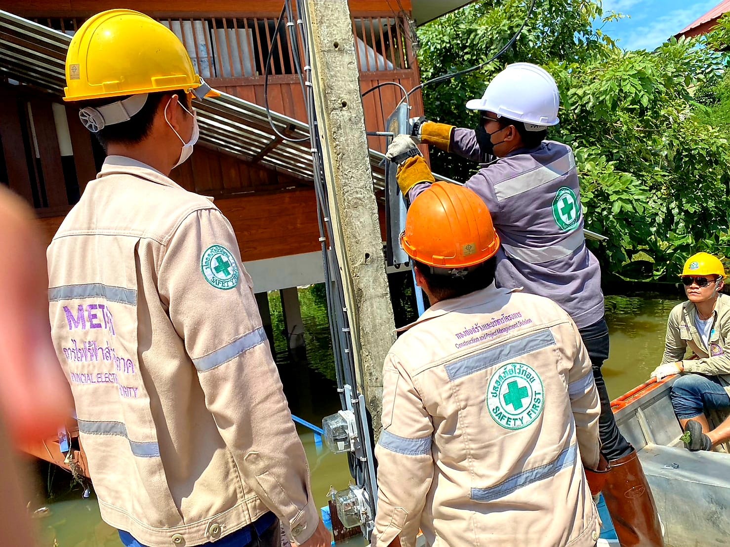 ข่าวประชาสัมพันธ์ - PR News การไฟฟ้าส่วนภูมิภาค เร่งฟื้นฟูระบบจำหน่ายไฟฟ้า ที่ได้รับความเสียหายจากพายุไต้ฝุ่นโนรูและฝนตกหนักอย่างต่อเนื่อง