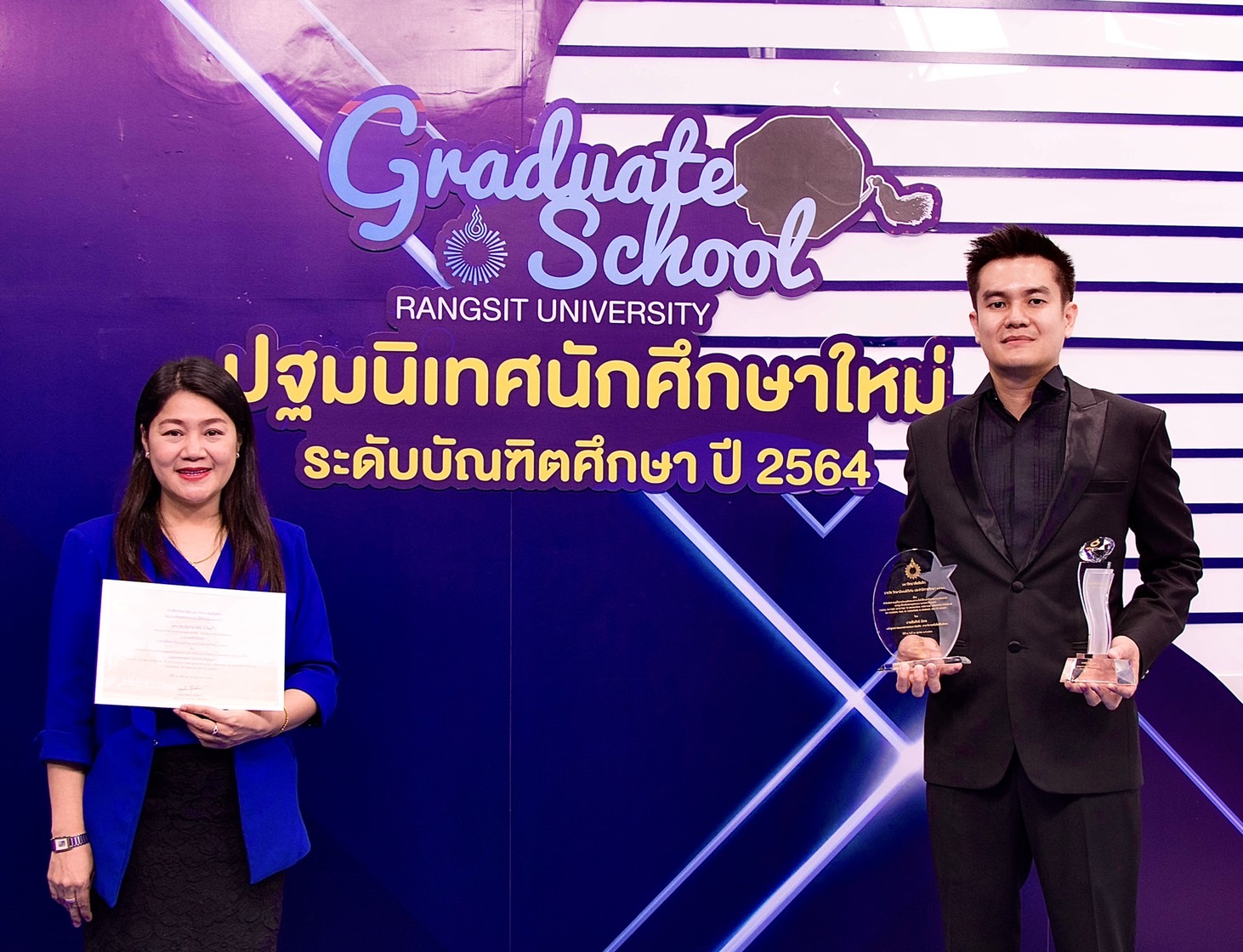 ข่าวกิจกรรม - เสี่ยร้านเฟอร์นิเจอร์ผู้ใจบุญที่เคยมอบรถตู้ VIP Volkswagen 2 คัน เพื่อรับ-ส่งผู้ป่วยโควิด ฟรี เข้ารับรางวัลศิษย์เก่าดีเด่น