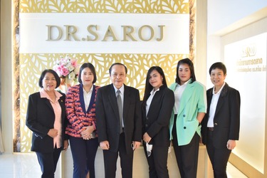 ข่าวธุรกิจ, สังคม - ผู้บริหารศูนย์ ดร.สาโรช จ.อุดรธานี และทีมงาน เข้าพิธีรับมอบเข็มตำแหน่งการขาย