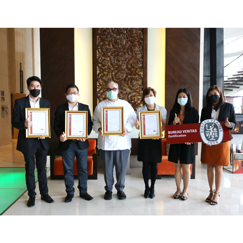 ข่าวธุรกิจ, สังคม - โรงแรมเซ็นทาราแกรนด์ฯ เซ็นทรัลเวิลด์ คว้า 3 ระบบมาตรฐานฯ ISO 22000:2018, GHPs และ HACCP