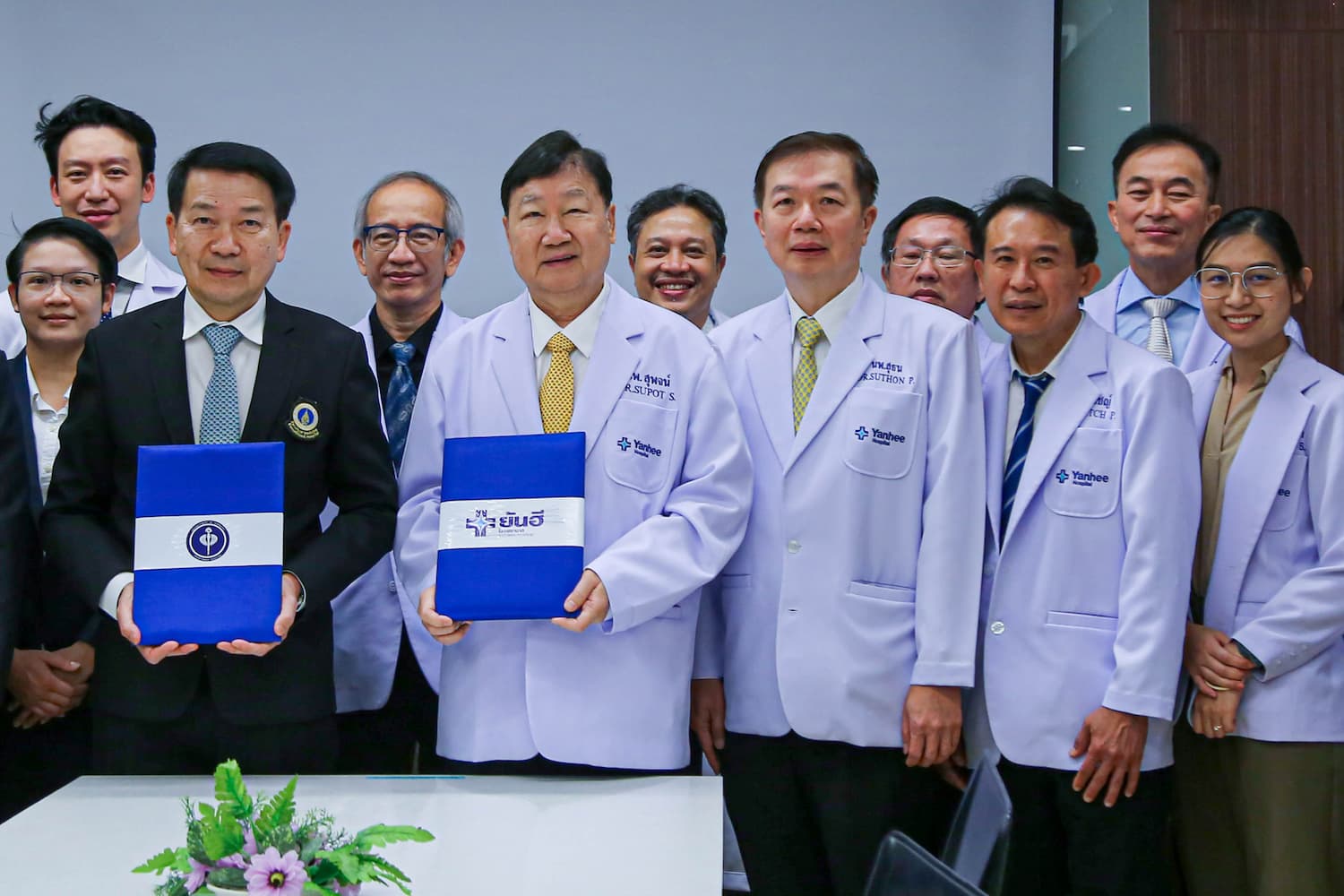 ข่าวสุขภาพ - ยันฮี ผนึก รพ.รามาฯ ร่วม MOU ส่ง แพทย์ประจำบ้าน ฝึกอบรมด้านศัลยกรรมตกแต่ง เพิ่มพูนทักษะศัลยแพทย์ สู่ความเป็นเลิศในระดับสากล