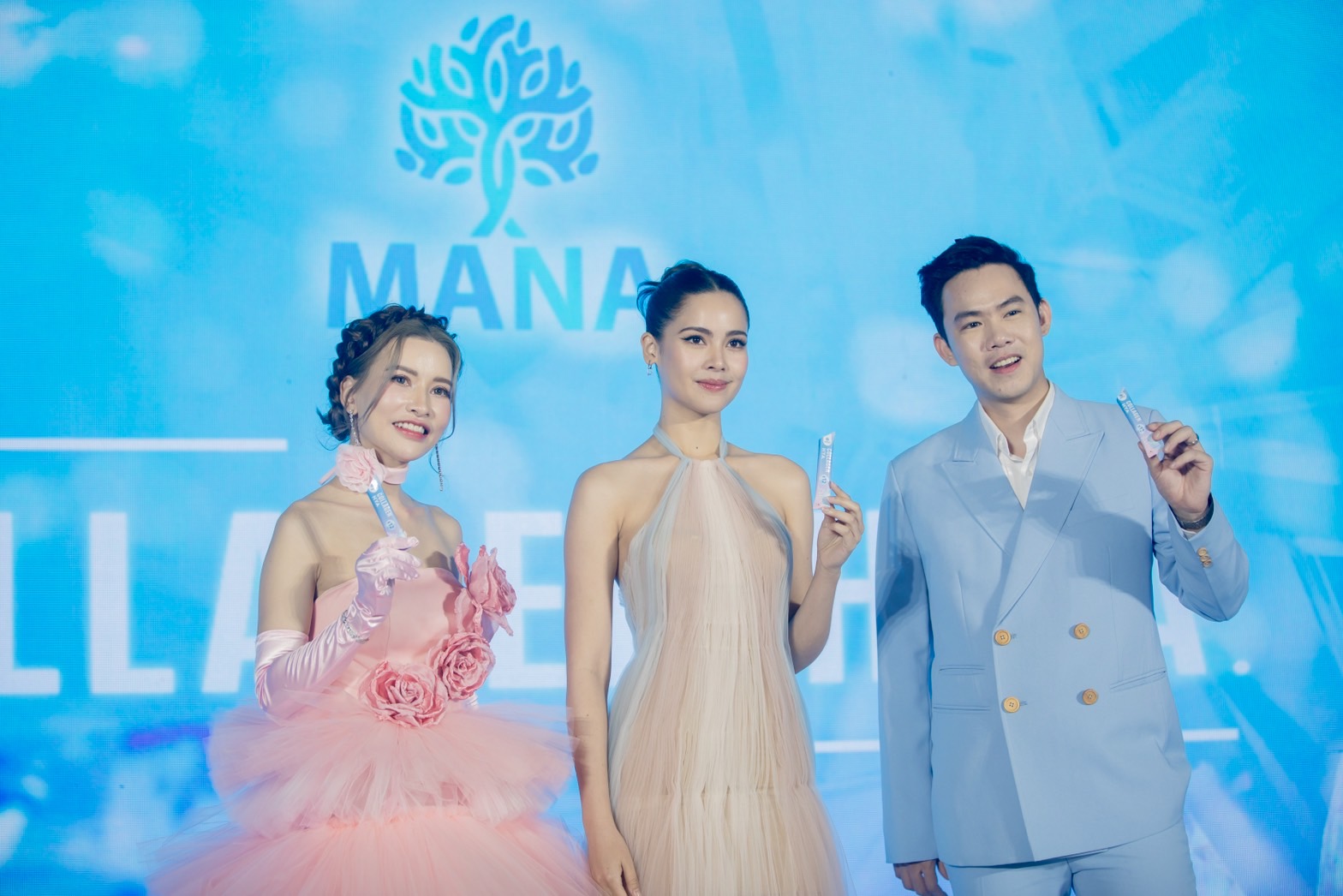 บันเทิง - ญาญ่า อุรัสยา ขึ้นแท่นพรีเซ็นเตอร์ มานา คอลลาเจน 3 ปีต่อเนื่องกับ คอลลาเจนไฮยา ตัวใหม่