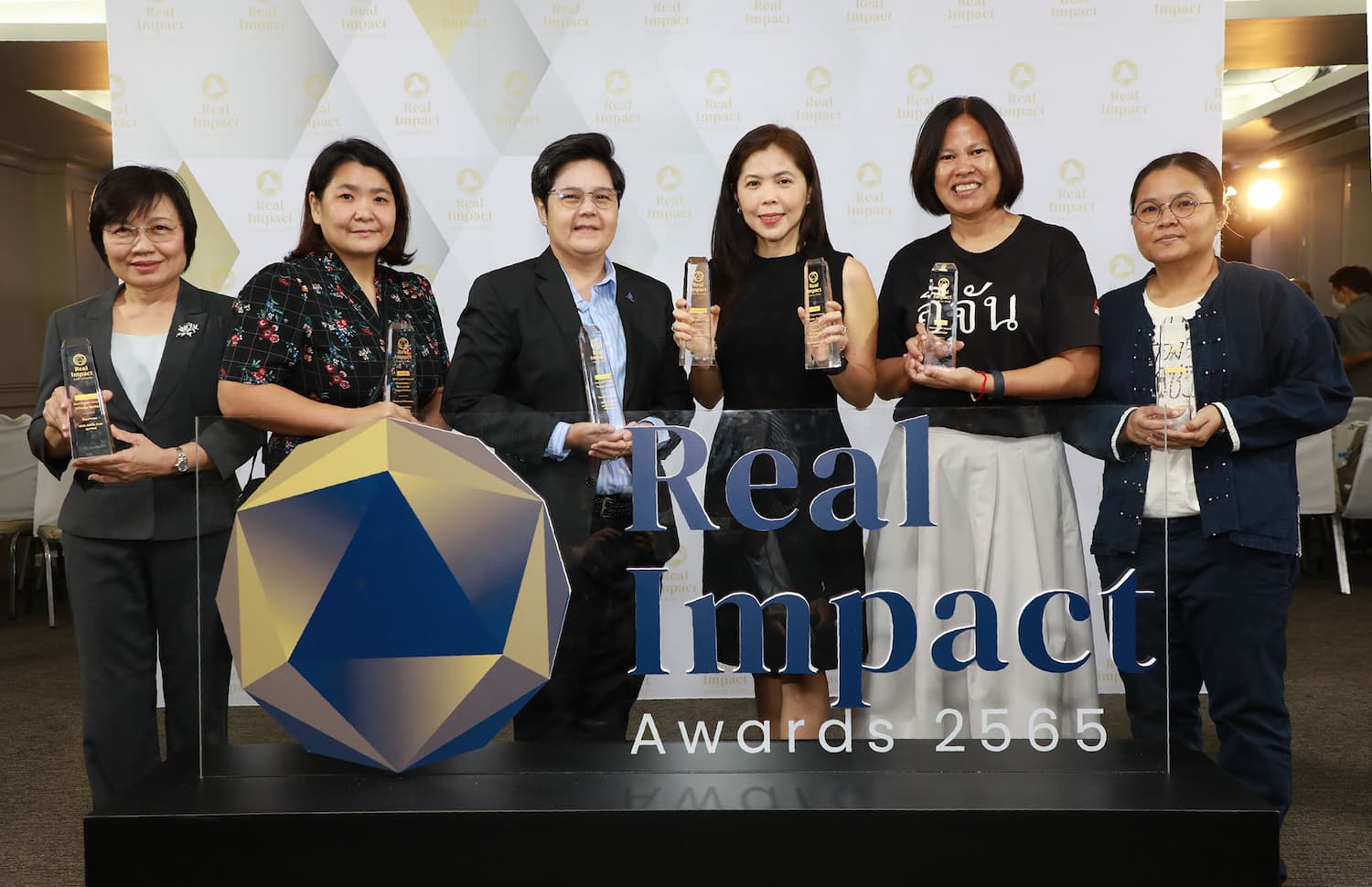 ข่าวธุรกิจ, สังคม - 8 องค์กรชั้นนำรับรางวัลเชิดชูเกียรติ Real Impact Awards 2565 ต้นแบบการดำเนินงานเพื่อความยั่งยืนที่ส่งผลเชิงบวกต่อสังคม