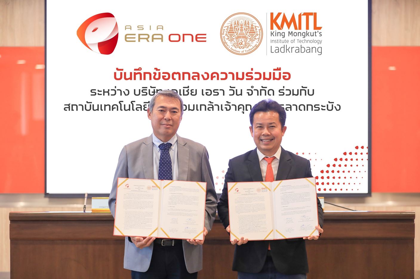 ข่าวประชาสัมพันธ์ - PR News ?เอเชีย เอรา วัน? จับมือ ?สจล.? ลงนาม ความร่วมมือลุยเพิ่มความสะดวกในการโดยสารรถไฟฟ้า แอร์พอร์ต เรล ลิงก์ แก่บุคลากร และนักศึกษา ผสานความร่วมมือด้านวิชาการและนวัตกรรม รวมถึงเตรียมสนับสนุนกิจกรรมในอนาคต