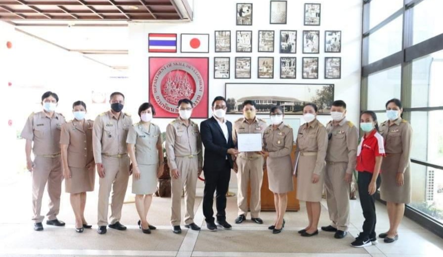 ข่าวราชการ, รัฐวิสาหกิจ - สพร.7อุบลฯมอบหนังสือรับรองมาตรฐานฝีมือแรงงานตามมาตรา 26  ให้กับ หจก.ศูนย์รถยนต์อุบลเซอร์วิส1997 จำกัด