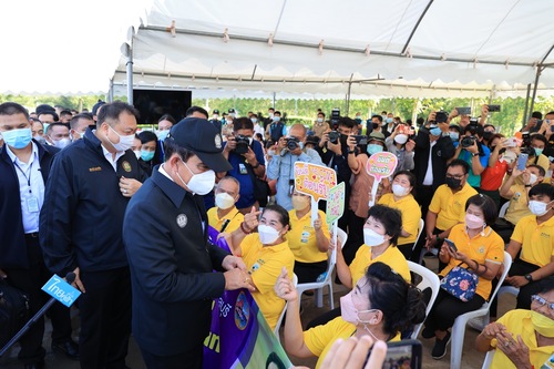 ข่าวราชการ, รัฐวิสาหกิจ - รมว.สุชาติ ร่วมคณะนายก พบปะแรงงานนอกระบบ เยี่ยมคูโบต้าฟาร์ม จ.ชลบุรี ขานรับนโยบายพัฒนาเกษตรด้วยนวัตกรรมแบบครบวงจร