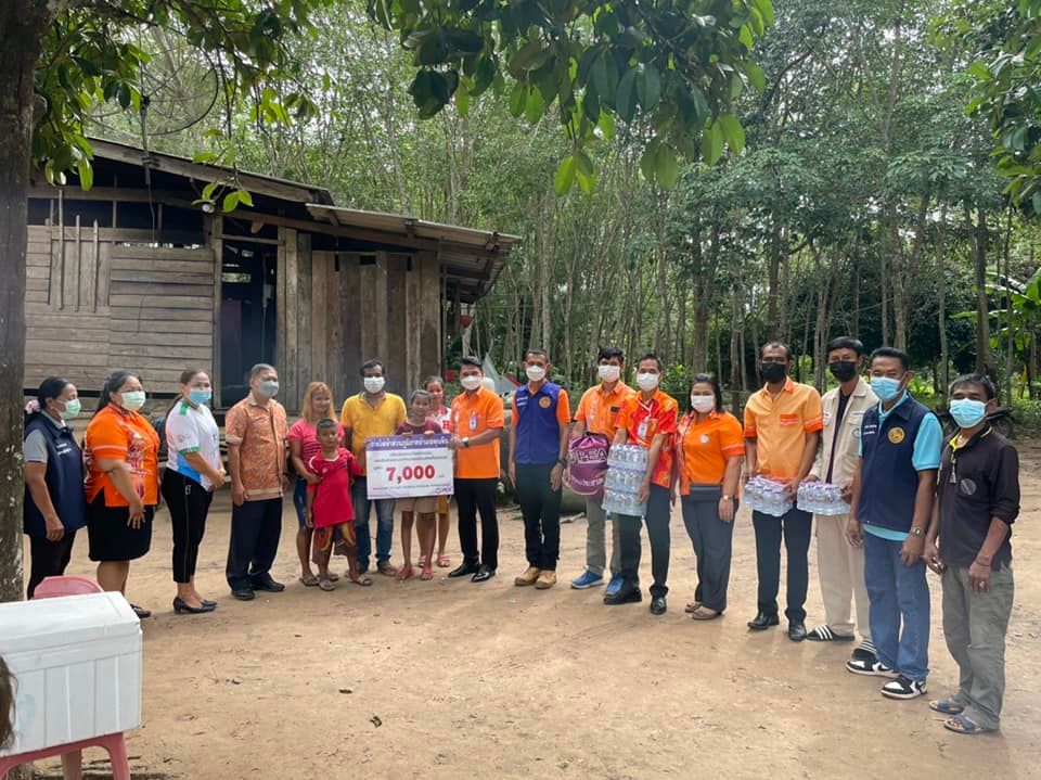 ข่าวราชการ, รัฐวิสาหกิจ - PEA พุนพิน ปรับปรุงระบบไฟฟ้าภายในและเดินสายระบบจำหน่ายให้แก่ผู้ยากไร้ที่ไม่มีไฟฟ้าใช้