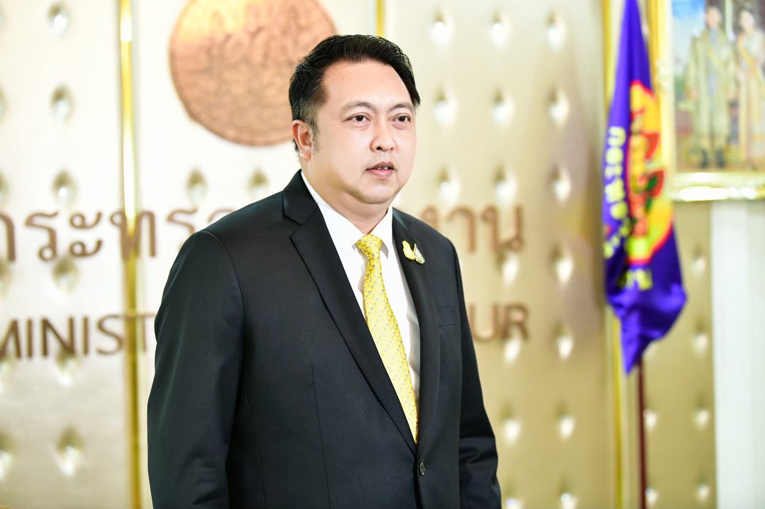 ข่าวราชการ, รัฐวิสาหกิจ - รมว.เฮ้ง สั่ง กสร. และหน่วยงานในสังกัด เร่งตรวจสอบข้อเท็จจริงและช่วยเหลือลูกจ้างขับรถรับส่งนักท่องเที่ยวไม่ได้รับความเป็นธรรมจากการจ้างงาน
