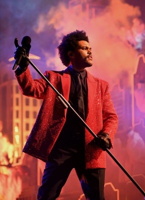 ข่าวบันเทิง - Givenchy ออกแบบชุดให้ The Weeknd ขึ้นโชว์บนเวทีช่วงพักครึ่งศึกซูเปอร์โบวล์ ครั้งที่ 55